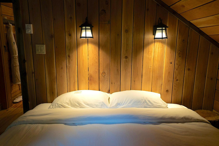 Bedroom 2, Logden Lodge, Central Kootenay