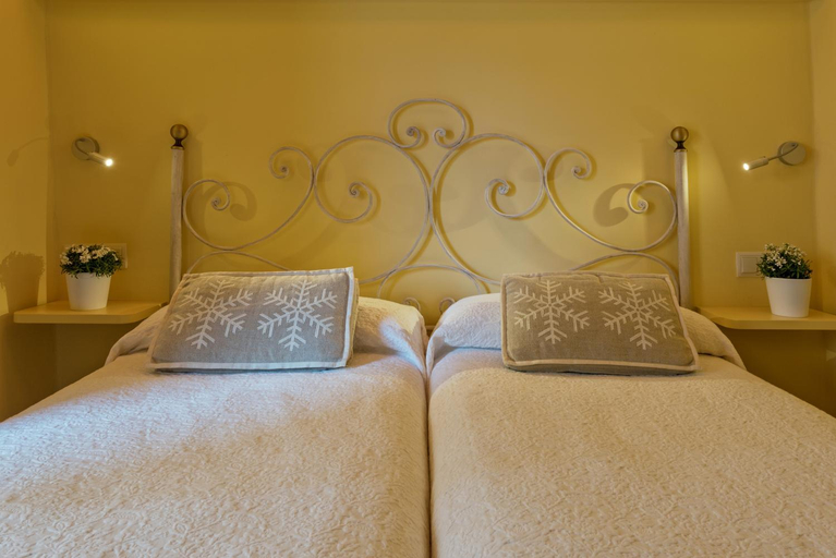 Bedroom 3, Hotel Cal Sastre, Girona
