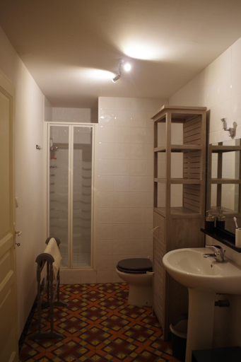 Bathroom, La Tour de l'Ange, Hérault