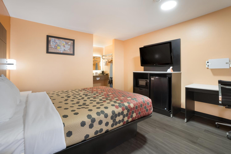 Bedroom 1, The Jewel Motel, Tippah