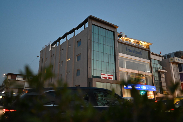 Hotel Down Town, West