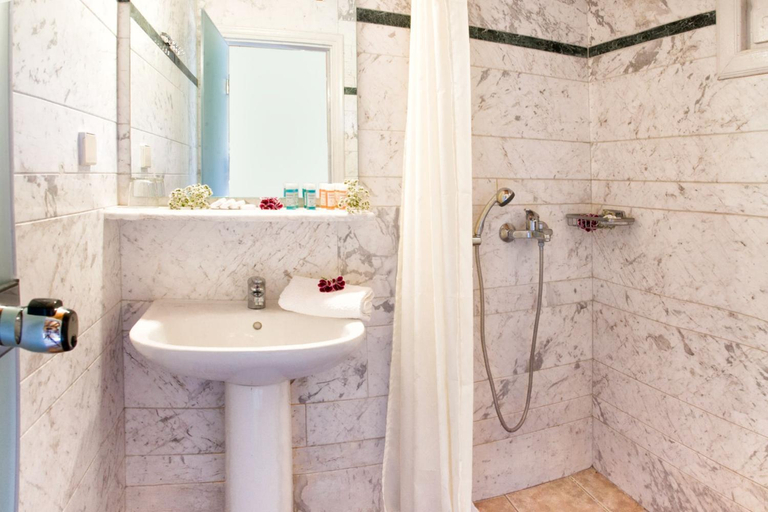 Bathroom 3, Blue Horizon Studios, Thessaly