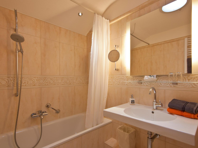 Bathroom 3, Park-Hotel, Ostholstein