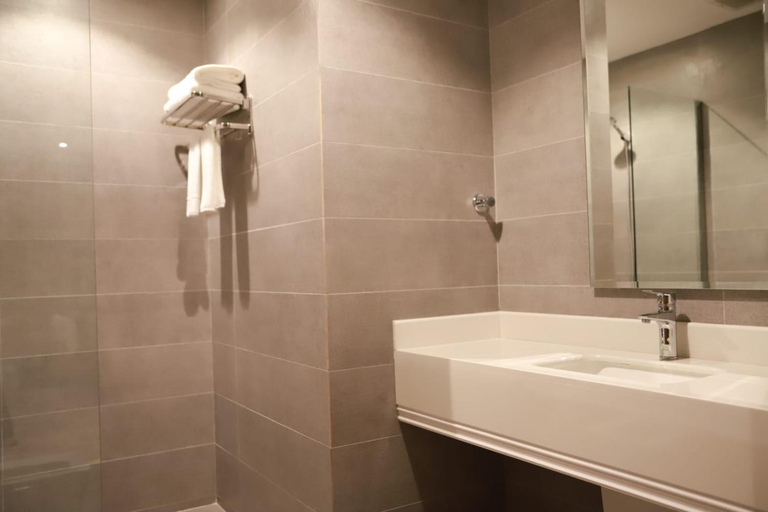 Bathroom 5, Tulip View Hotel