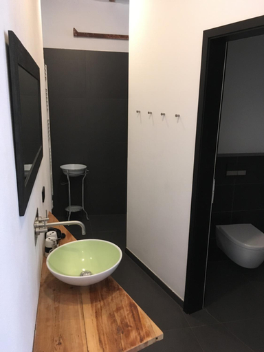 Bathroom 2, Gasthof zum grunen Baum, Uckermark