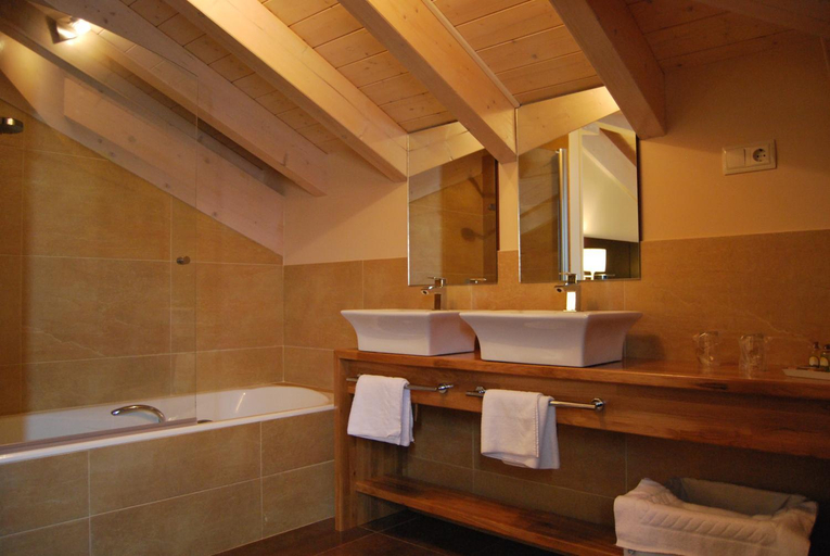 Bathroom, Hotel Restaurante Puente Romano, Burgos