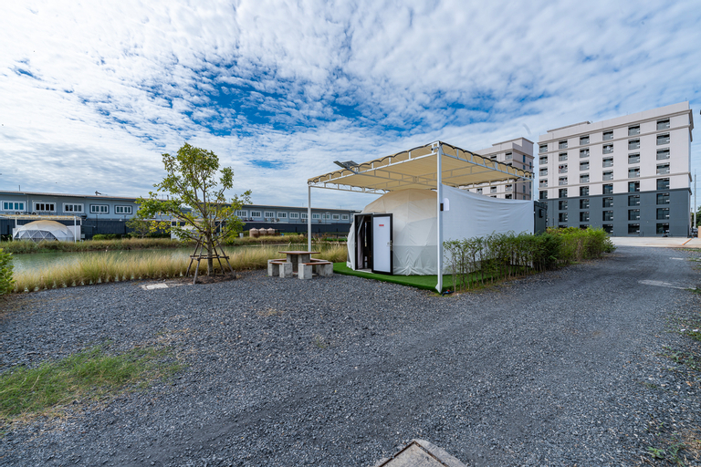 Exterior 9