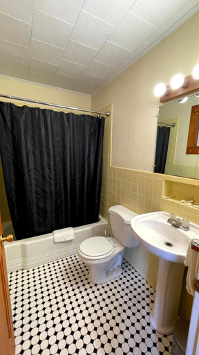Bathroom 5, The Riverside Inn, Lamoille