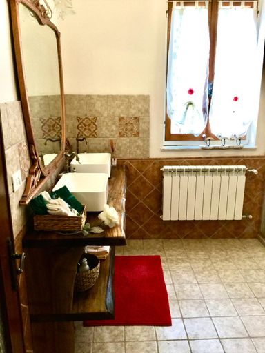 Bedroom 3, Villa Chanel, Massa Carrara