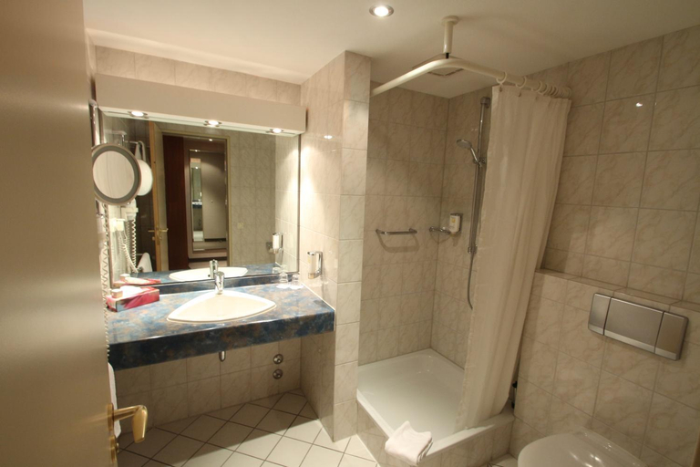 Bathroom 5, Hotel Ratswaage, Magdeburg