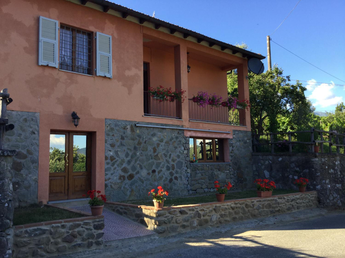Exterior & Views 1, Villa Chanel, Massa Carrara