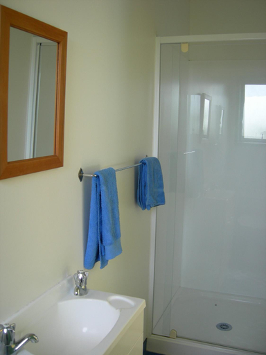 Bathroom 3, The White Elephant Accommodation - Hostel, Tasman