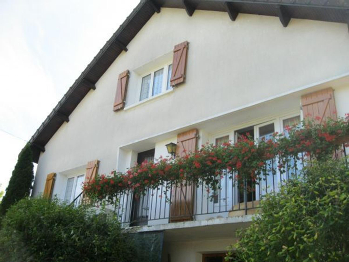 Charmant Chalet avec Cheminee et Balcon a Cousances-les-Forges - FR-1-585-123, Meuse