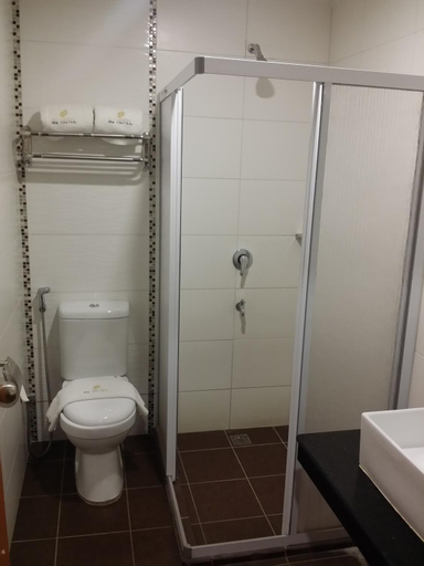 Bathroom 5, MJ Hotel, Sandakan