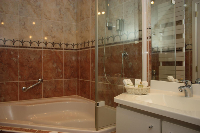 Bathroom 3, Hotel La Ferronniere, Luxembourg
