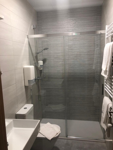 Bathroom 5, Hostel El Paloma, Cantabria