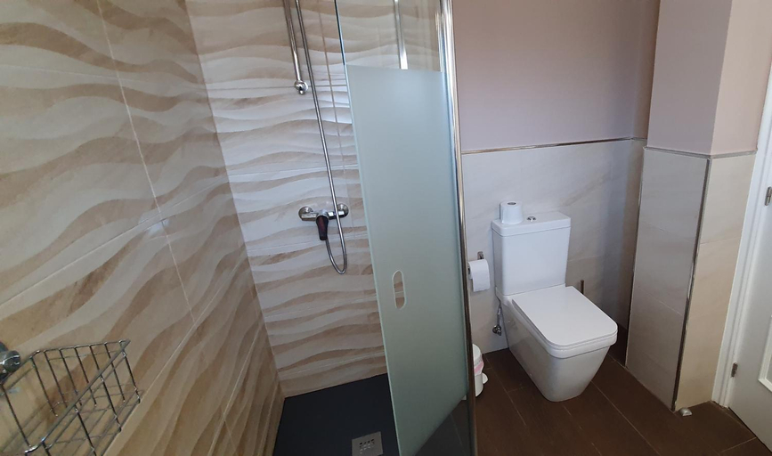 Bathroom 5, Hotel Prados, Lugo
