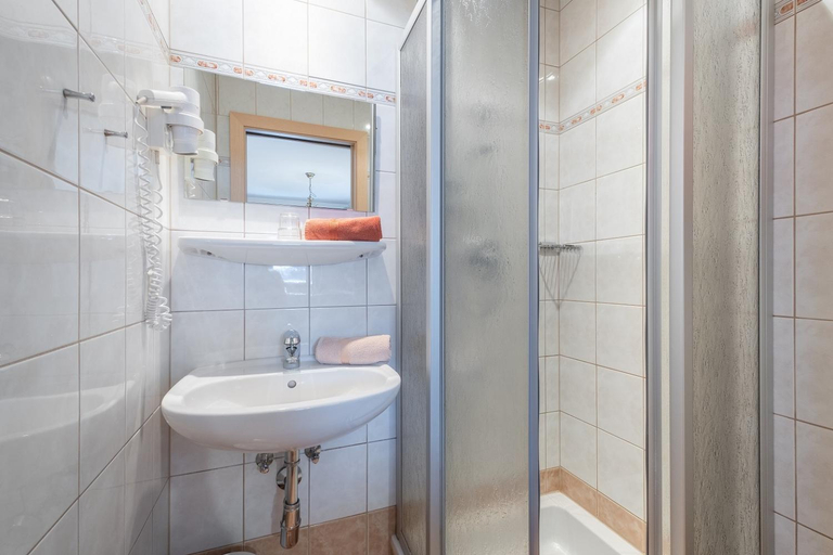 Bathroom 4, Hotel Garni Ransburgerhof, Sankt Johann im Pongau