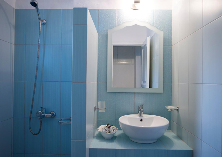 Bathroom 3, Folegandros Apartments, South Aegean