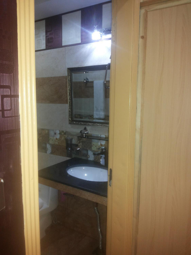 Bathroom 4, HOTEL THE LESCHANZE, Lahore