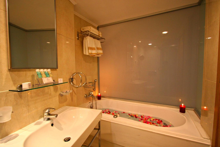 Bathroom 4, Doreta Beach, South Aegean