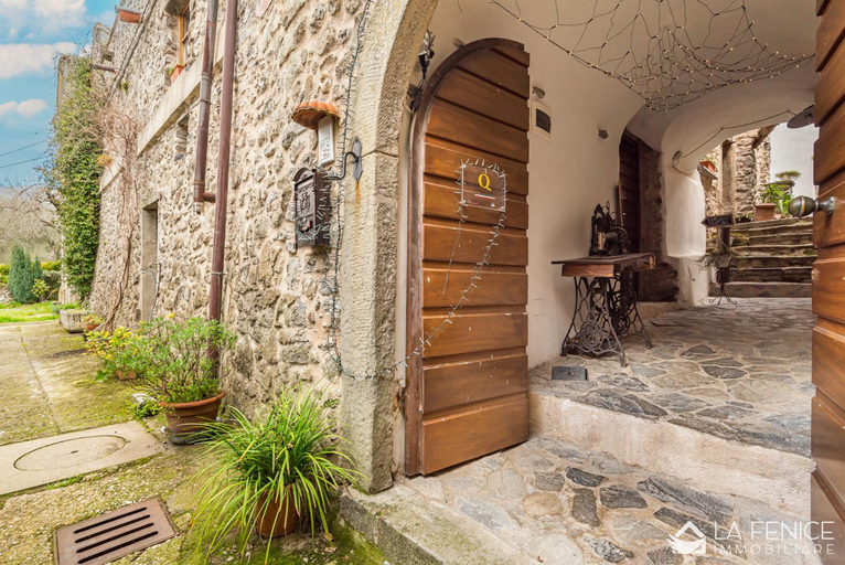 Others 3, Un'Ottima Annata B&B, Massa Carrara