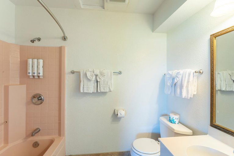 Bathroom 2, Ocean View Lodge, Mendocino