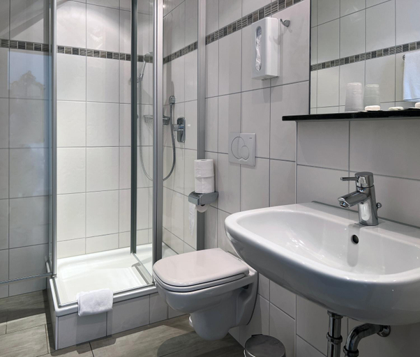 Bathroom 3, Hotel Kuhler Krug, Freiburg im Breisgau