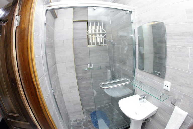 Bathroom 2, Vovole Luxury Homes, Tema