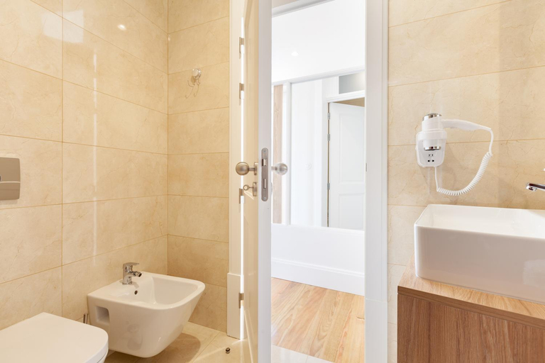 Bathroom 3, Polery Apartments Center, Braga