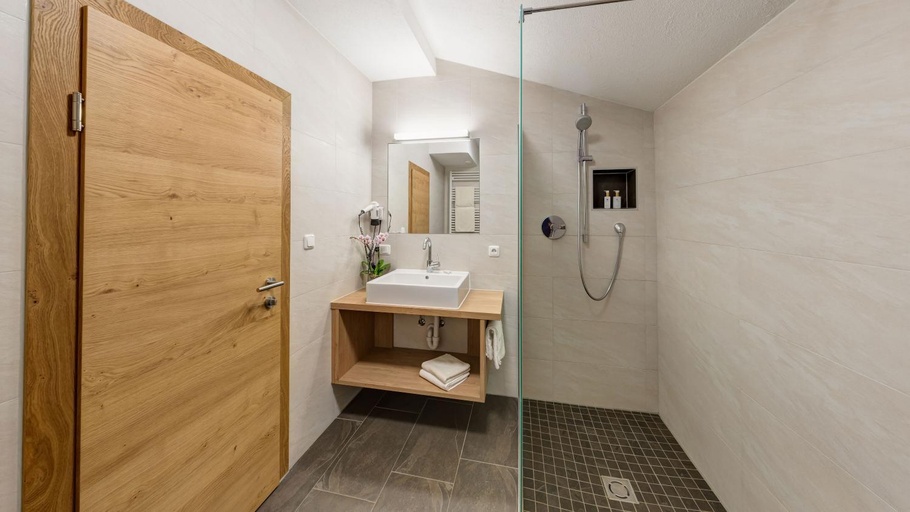 Bathroom 2, BIRKENHOF Lermoos premium apart & suites, Reutte