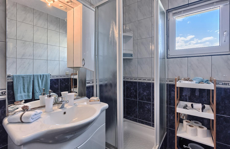 Bathroom 3, Apartments Ivka Bol - Direct Sea View, Bol