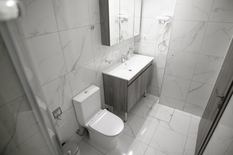 Shower 2, Amaryllis Maison Emporiou, East Macedonia and Thrace