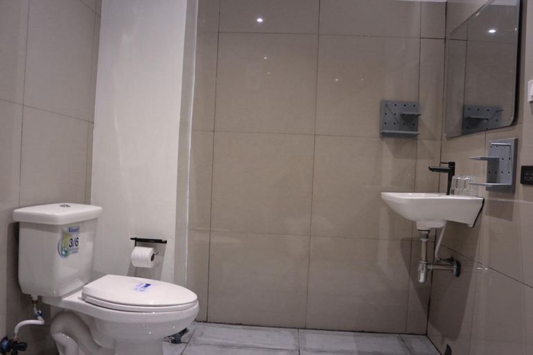 Bathroom 7