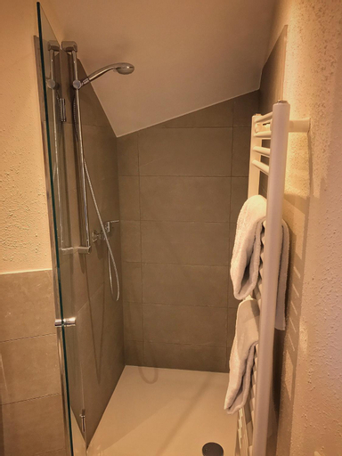 Bathroom 7