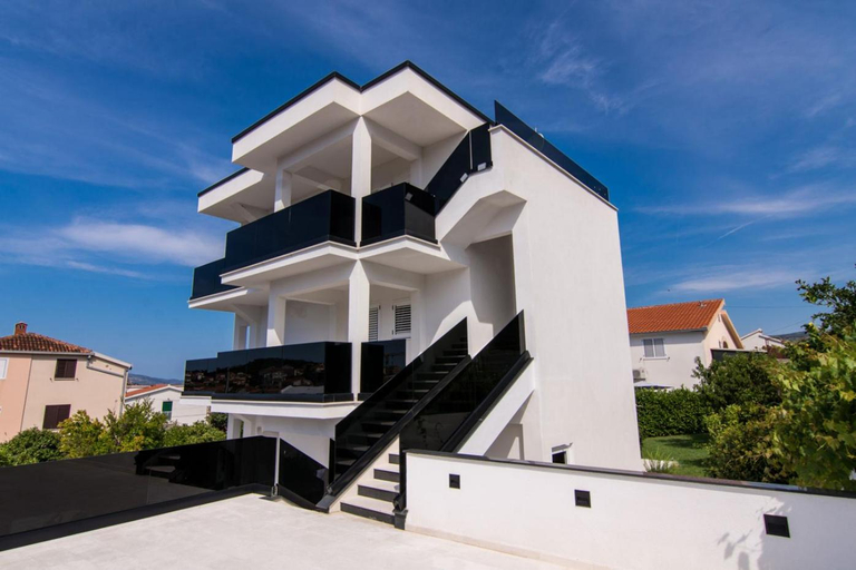 Others 3, Black home apartments, Okrug