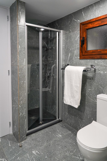 Bathroom 2, Kamaroporta Luxury Apartments, Larnaca