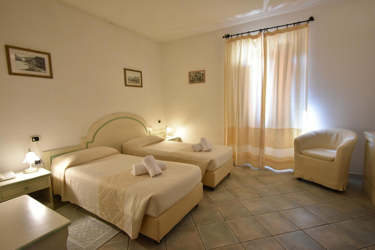 Bedroom 3, Hotel Cavour, Olbia-Tempio