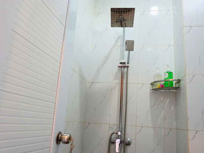 Bathroom 16