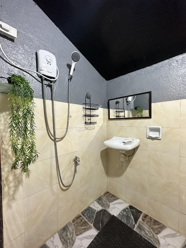 Bathroom 5, Isla UNO Homestay, General Luna