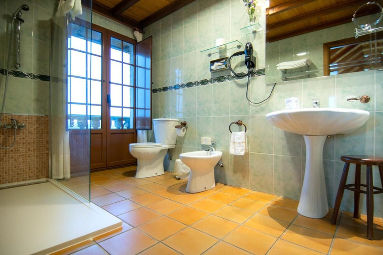 Bathroom, Casa Antiga Do Monte, A Coruña