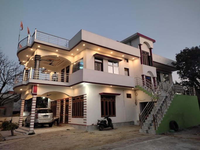 Exterior & Views