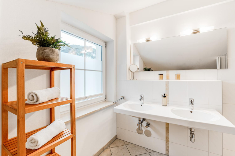 Bathroom, VYLD: Bad Hindelang inmitten der Berge, Oberallgäu