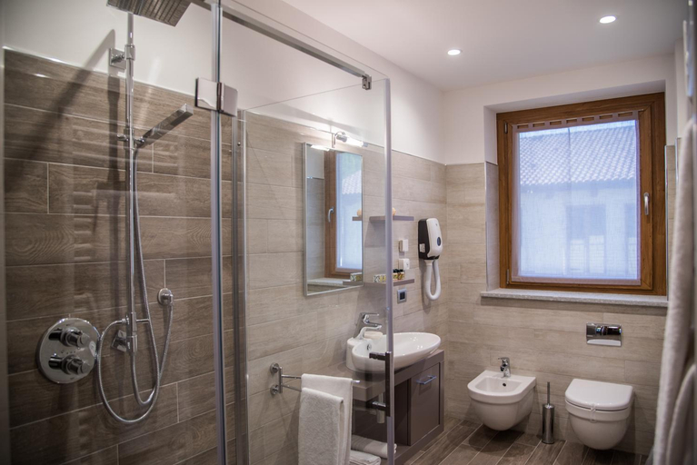 Bathroom, Resort Monviso Hotel & Spa, Cuneo