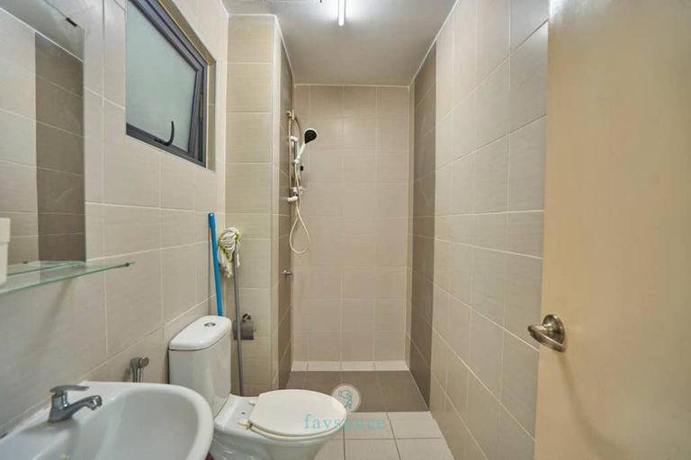 Others 4, Studio 4 Pax | FREE Netflix & Parking @ Semenyih, Hulu Langat