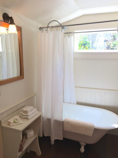 Bathroom 10