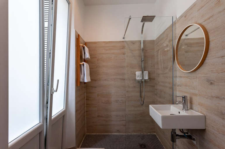 Bathroom 2, Hotel l'Hotera & Sauna, Alpes-Maritimes