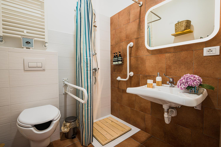 Others 5, Albergo Diffuso Antagonisti, Cuneo