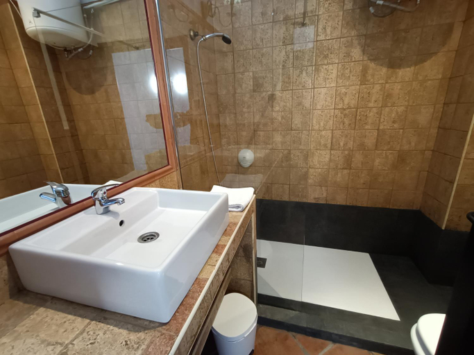 Bathroom 4, Hotel Rural La Pedriza Original, Madrid