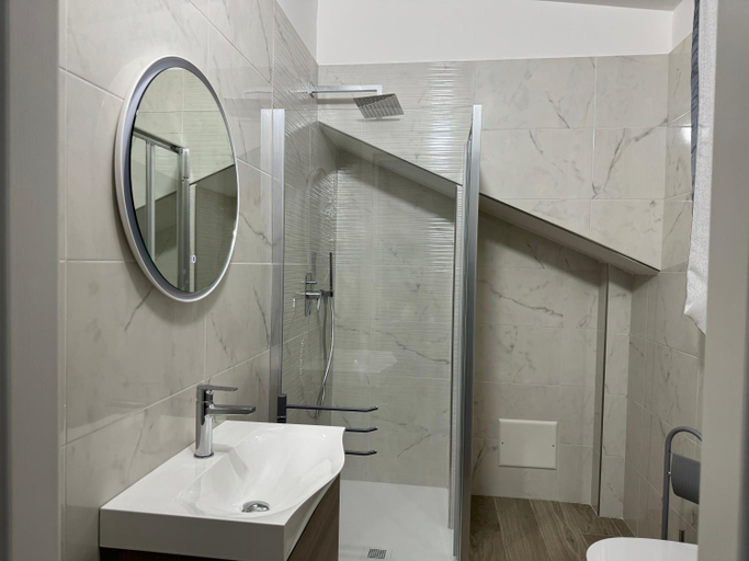 Bathroom 2, Annabella Bed and Breakfast, Salerno